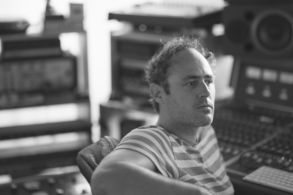 Hans Krüger en la sala de control de Montreal Studios